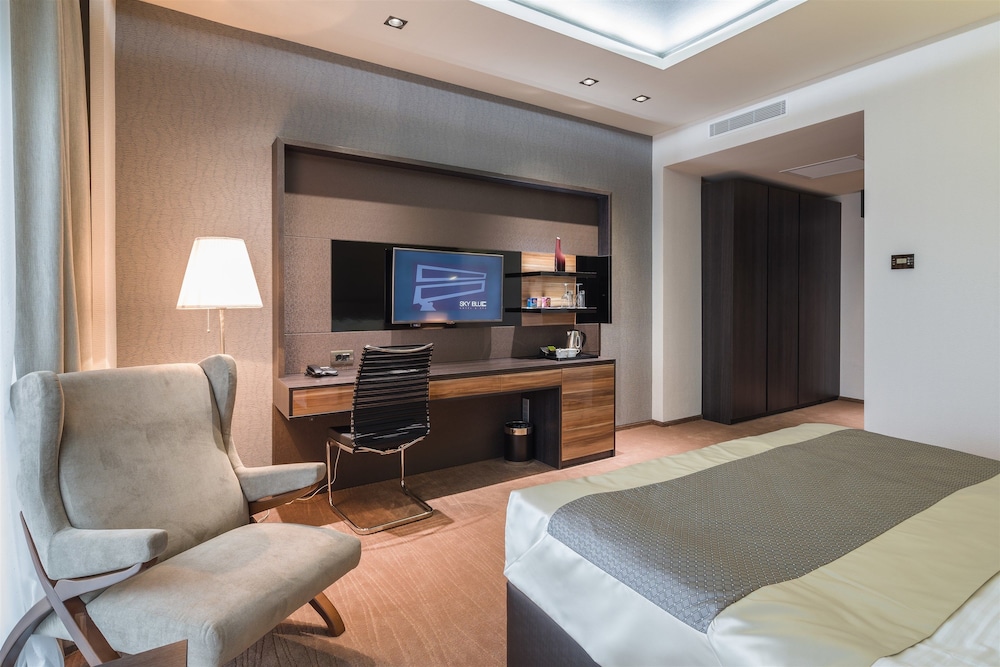 Sky Blue Hotel Spa 24/55