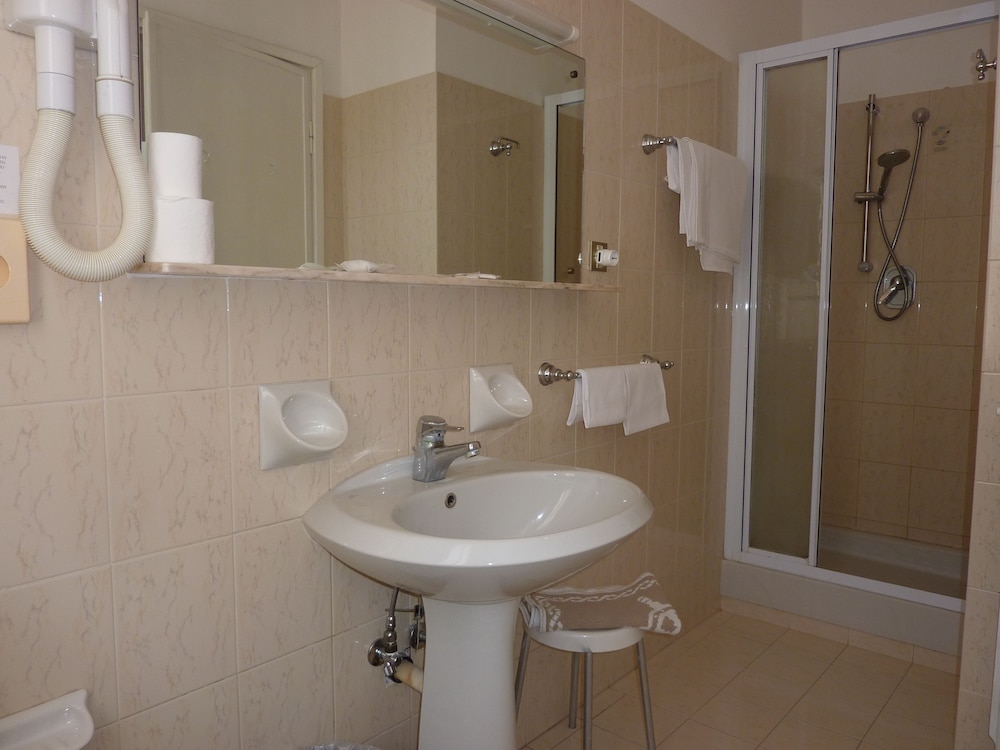 Hotel Ariston Montecarlo 46/50