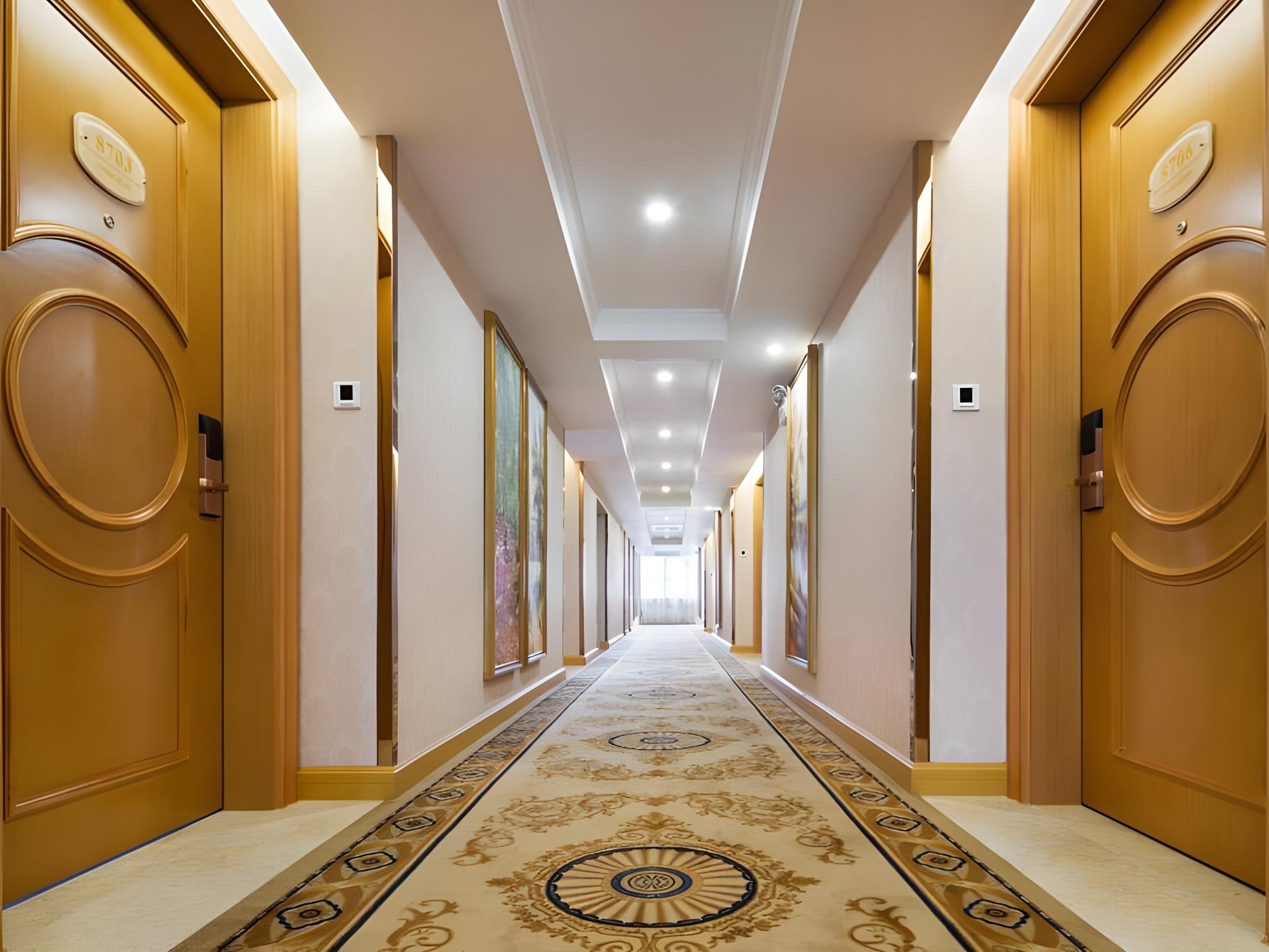 Vienna hotel (Huidong and run pedestrian street) 41/55