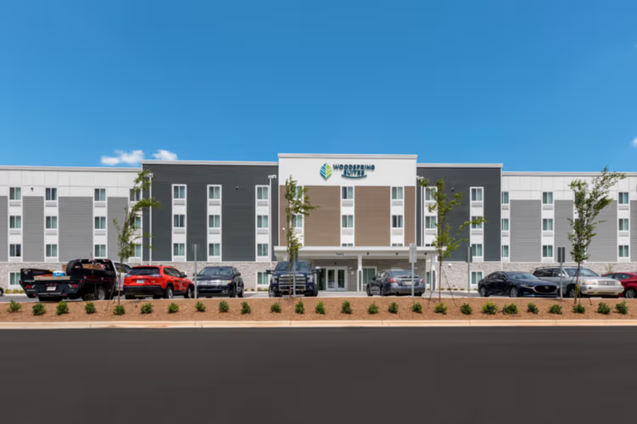WoodSpring Suites Glendale Sports & Entertainment District 13/16