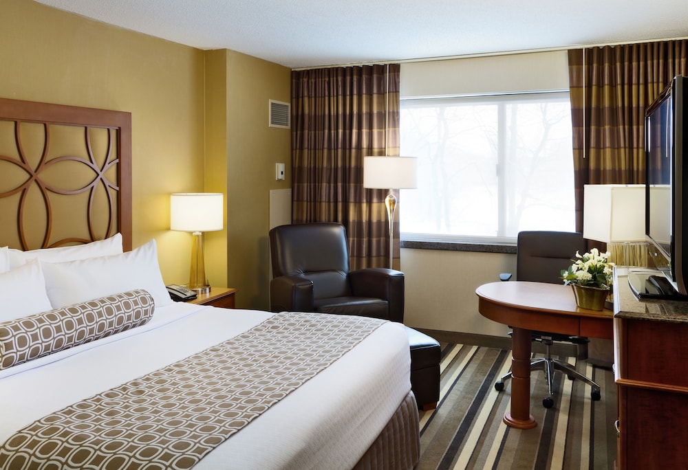 Crowne Plaza Minneapolis West 9/60