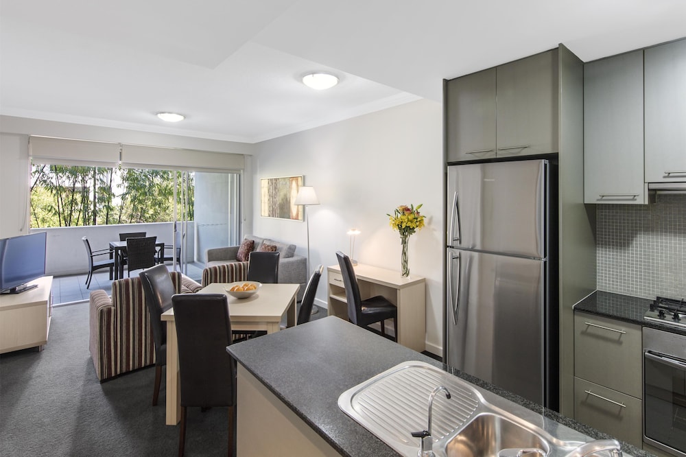 Oaks Brisbane Mews Suites 13/27
