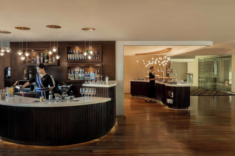 Dusit Thani Manila 12/72