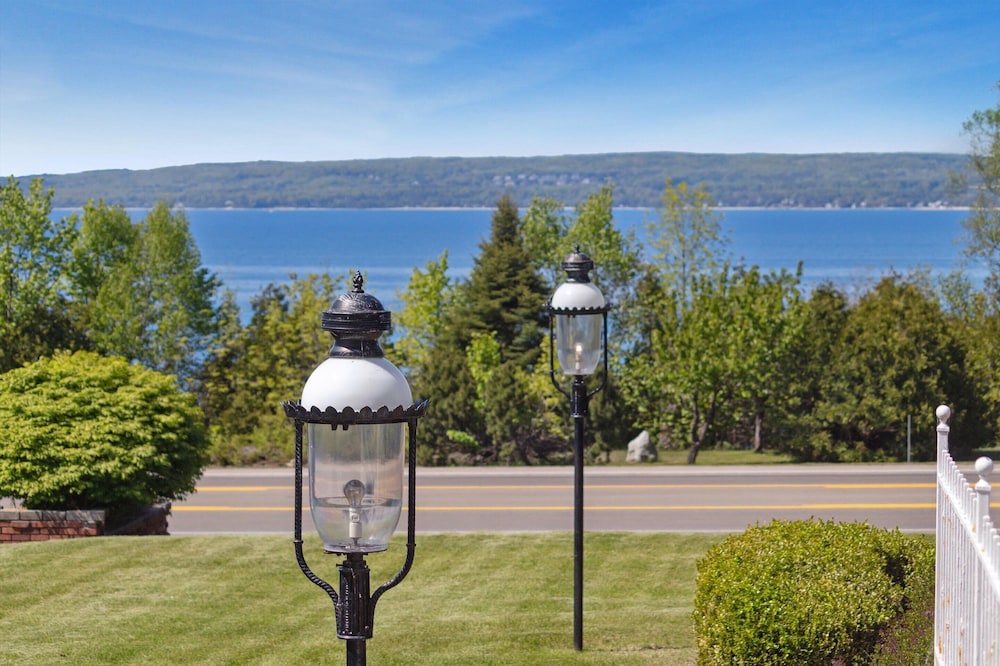 Bay Inn of Petoskey 42/68