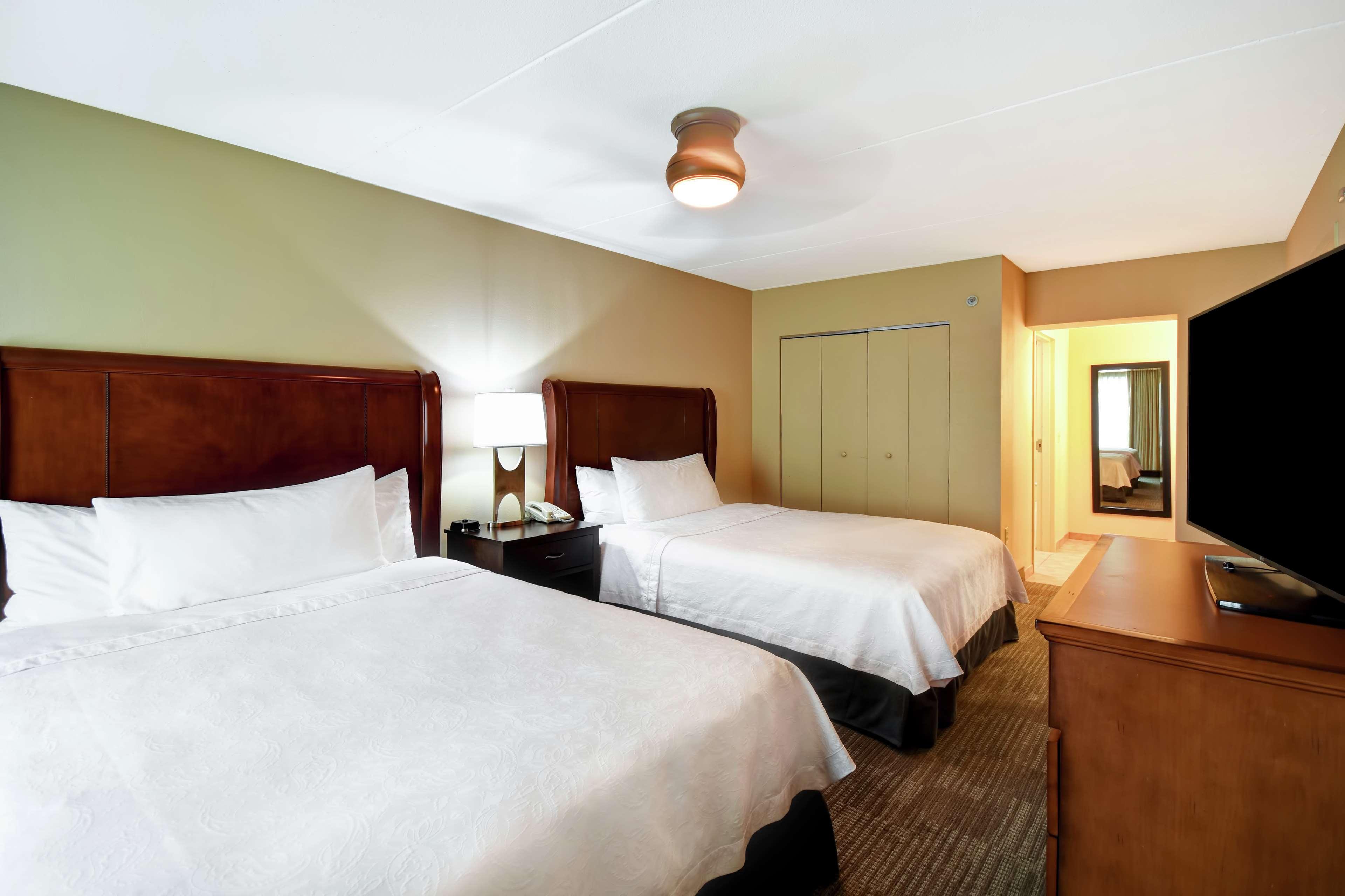 2 BEDROOMS, 1 KING OR 2 QUEEN BEDS, ACCESSIBLE