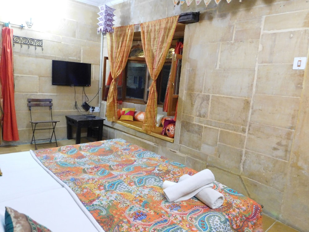 Hotel Shahi Palace 12/63