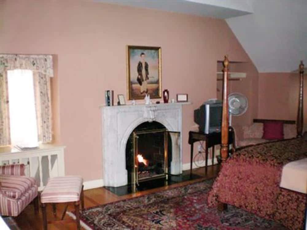 Montague Inn 43/73