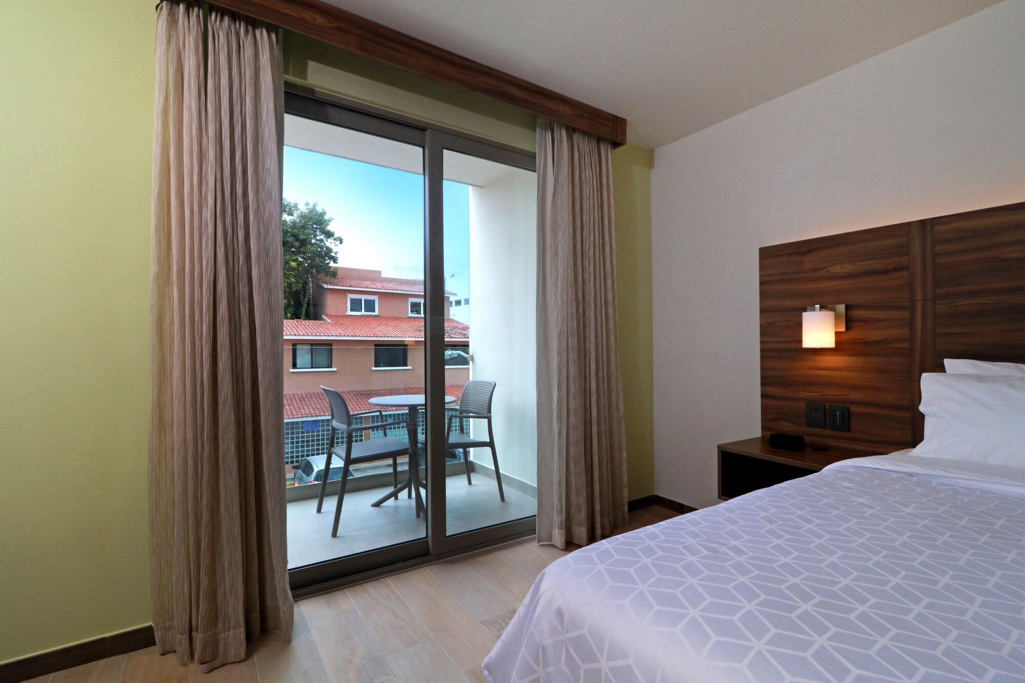 SUITE, KING BED, BALCONY