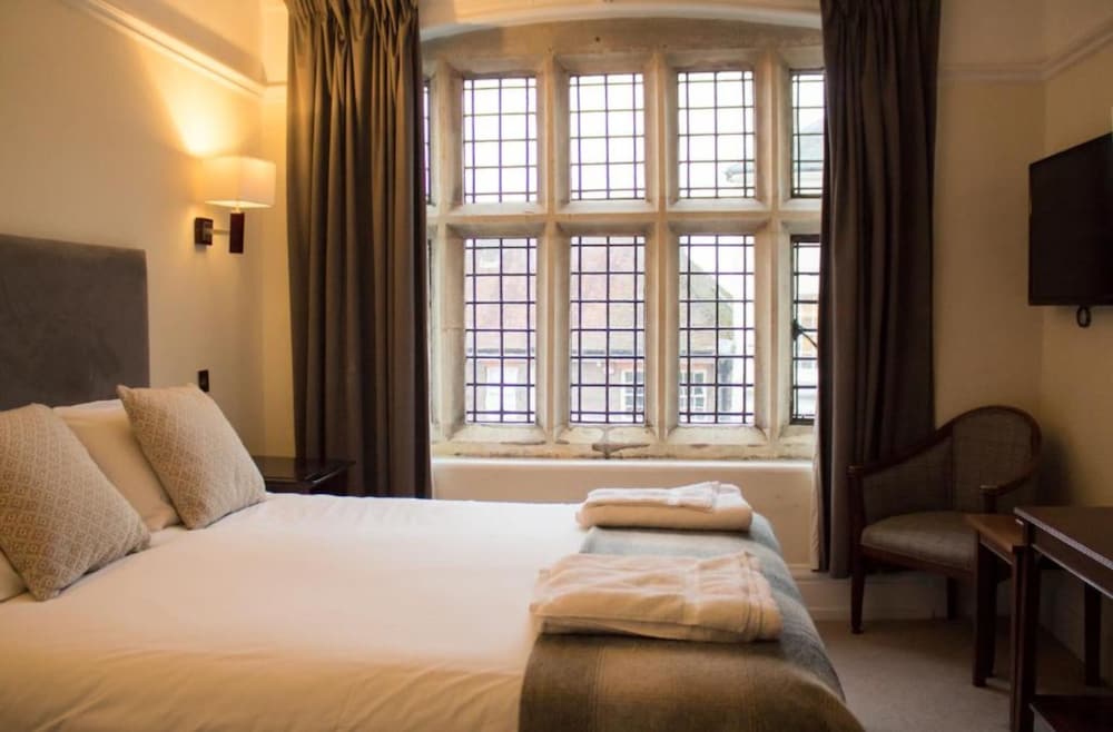 Norfolk Arms Hotel 35/55