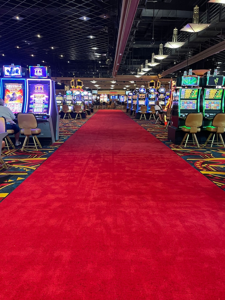 Hollywood Casino Tunica 50/74