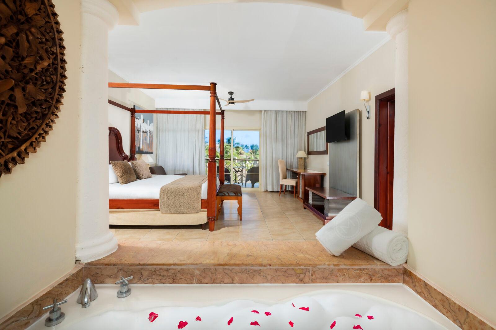 1 Bedroom, Colonial, Club, Suite, King Bed, Hot Tub