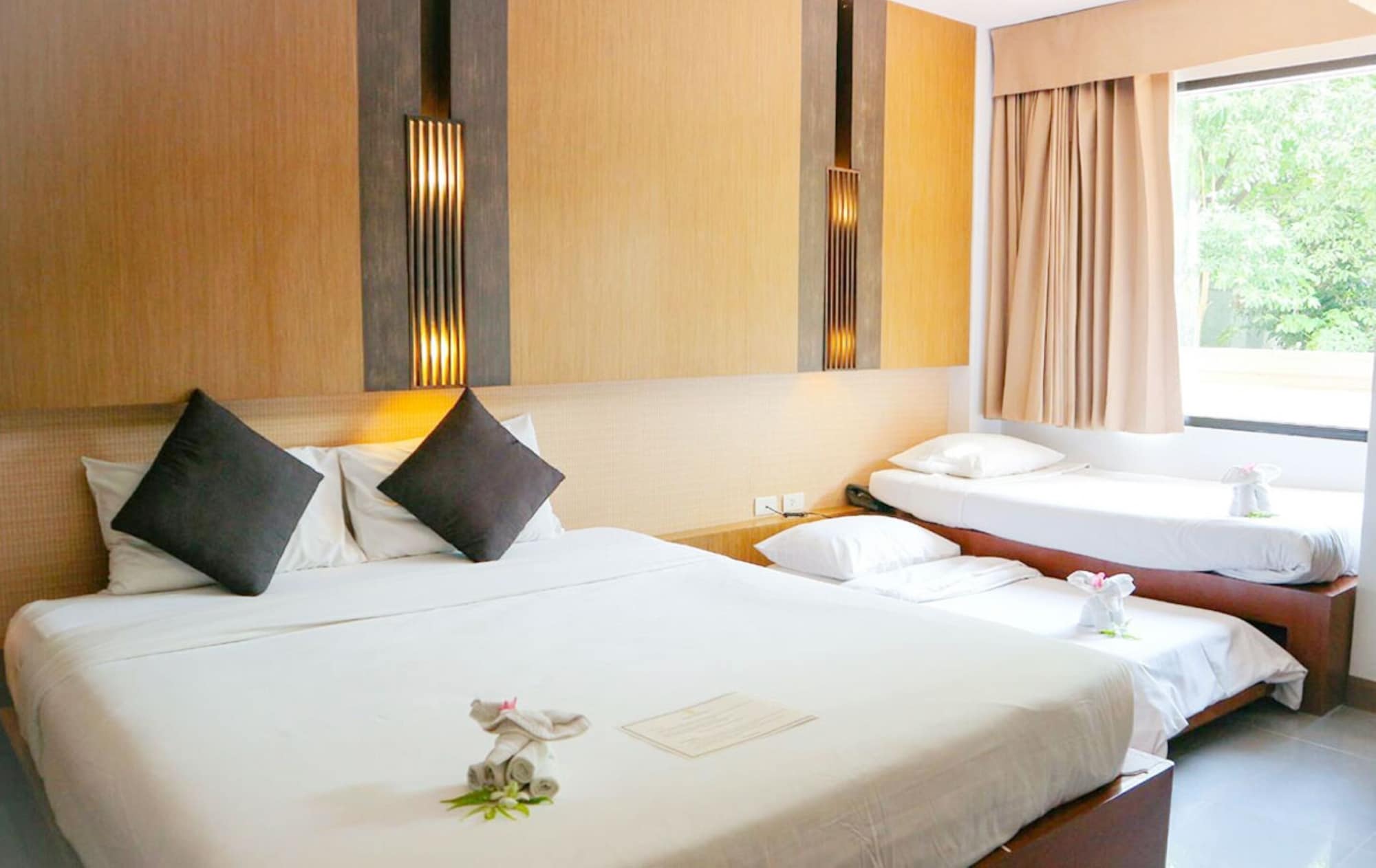 GRAND, CONNECTING, 2 ROOMS, DELUXE, FAMILY
