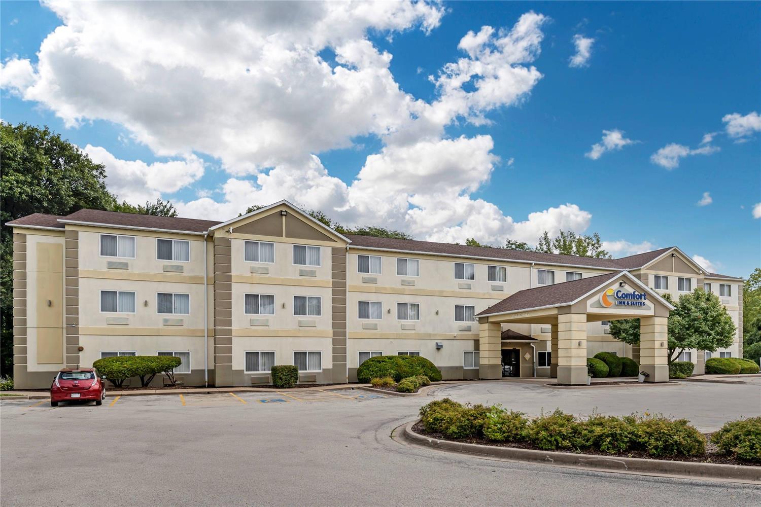 Comfort Inn & Suites East Moline near I-80 24/29