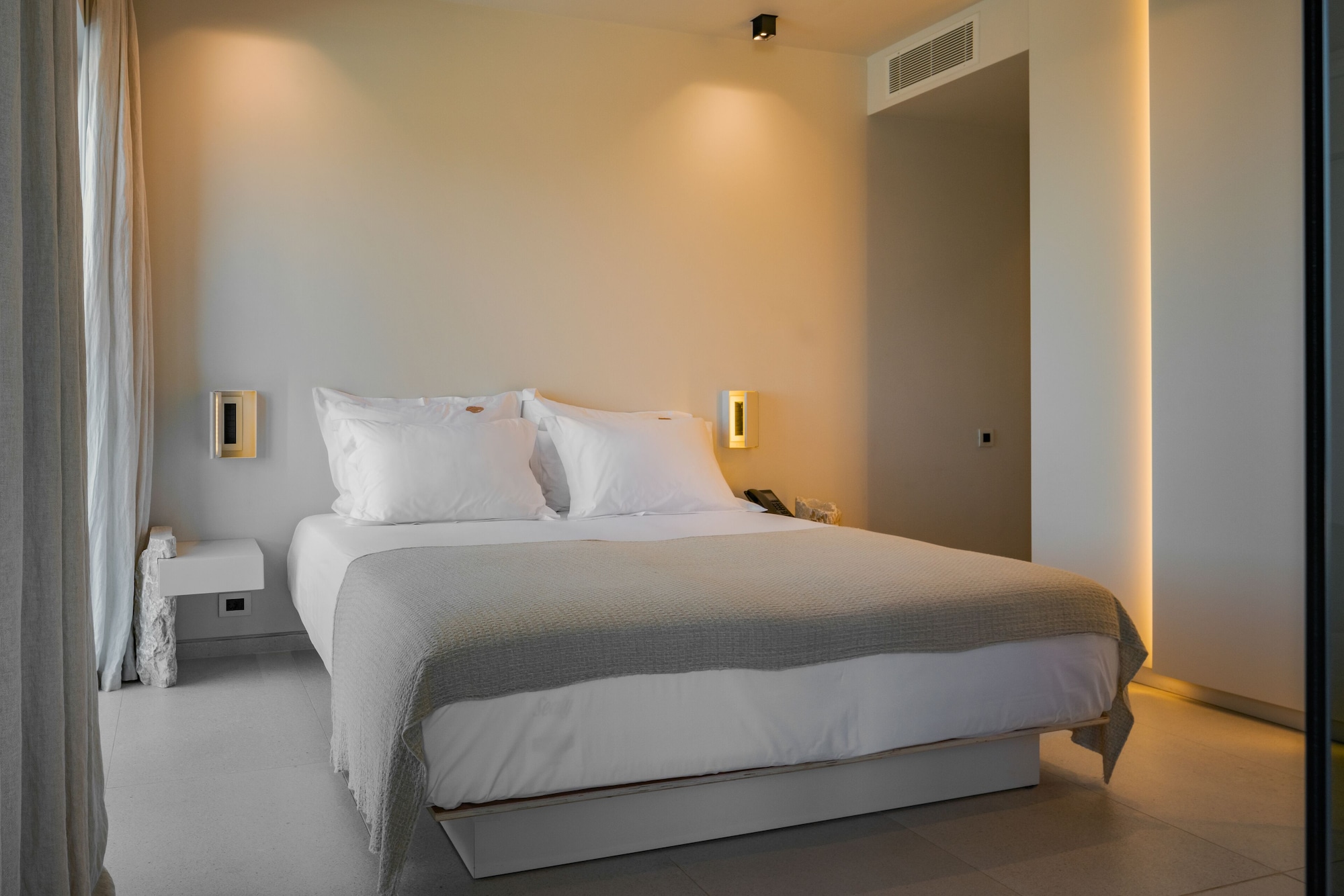 2 BEDROOMS, VILLA, OCEAN FRONT