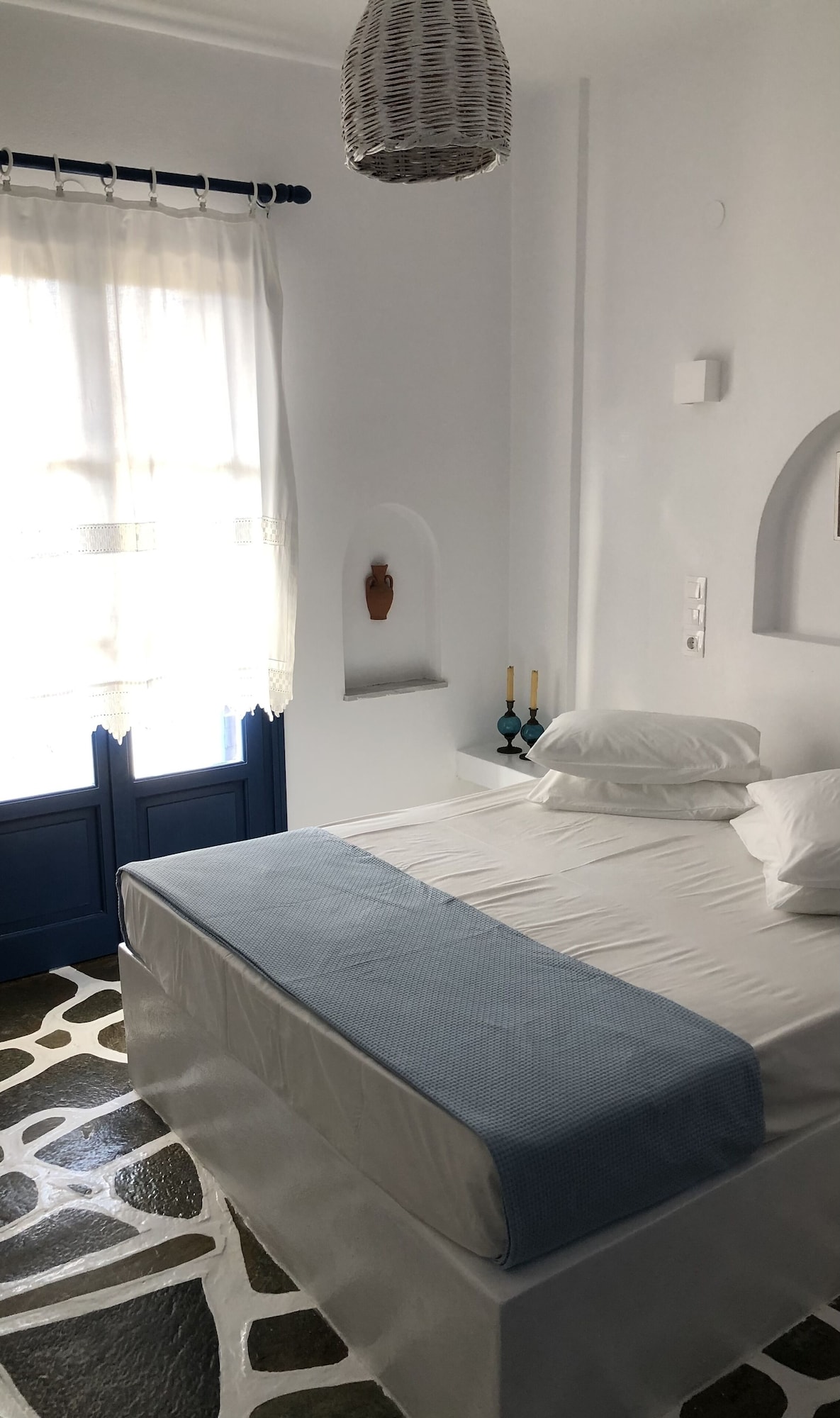 DELUXE, DOUBLE BED
