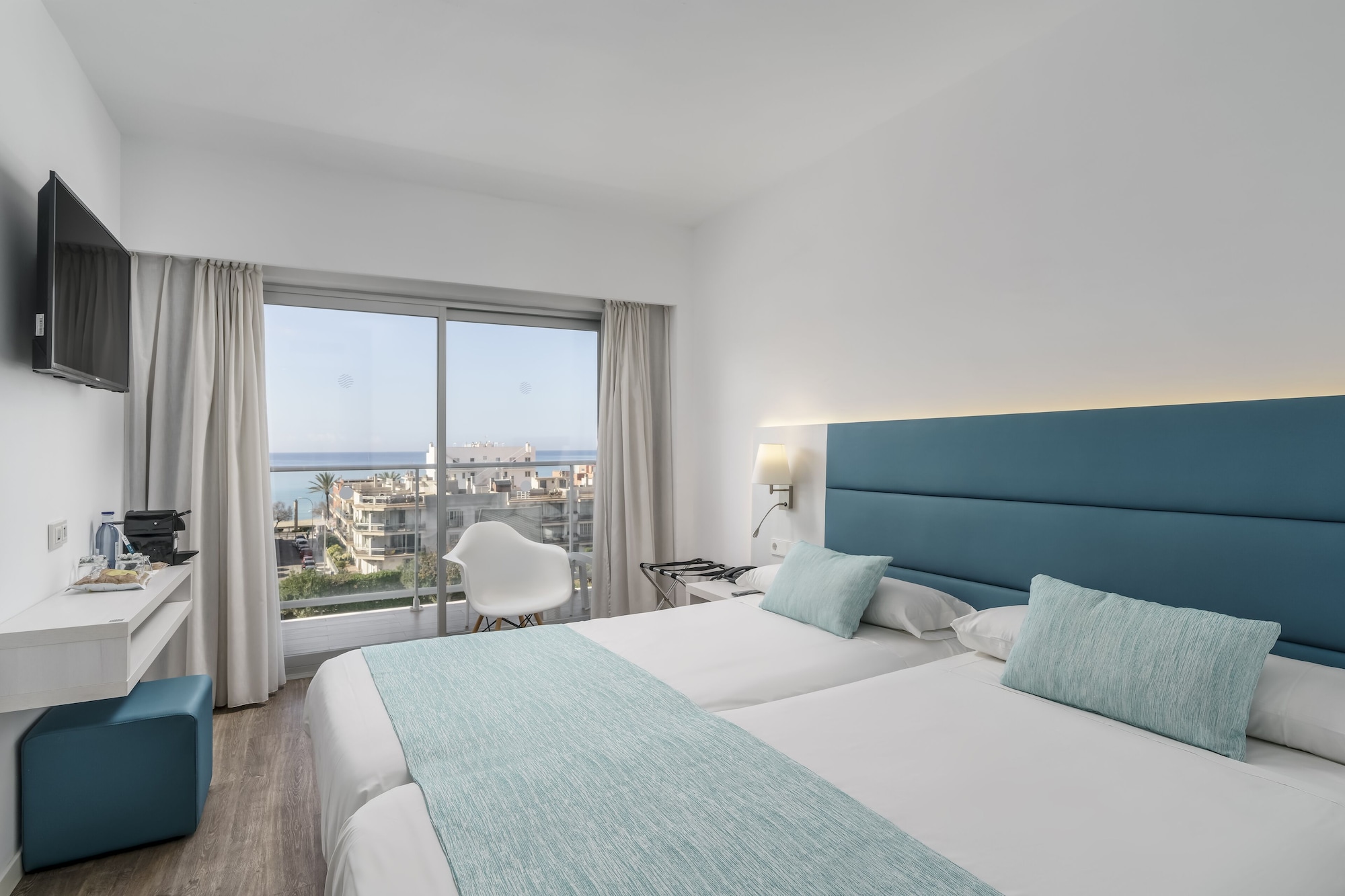 غرفة سوبيريور بسرير مزدوج بإطلالة على البحر بشرفة، Hotel Alua Leo 2/7