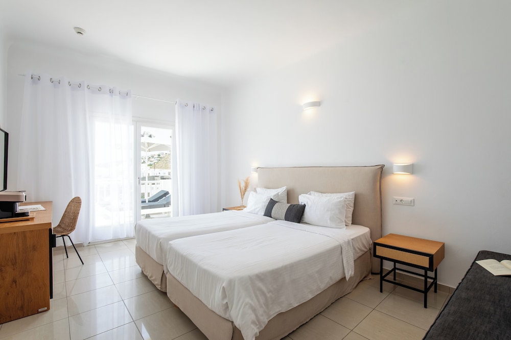 STANDARD, TRIPLE, PARTIAL SEA VIEW
