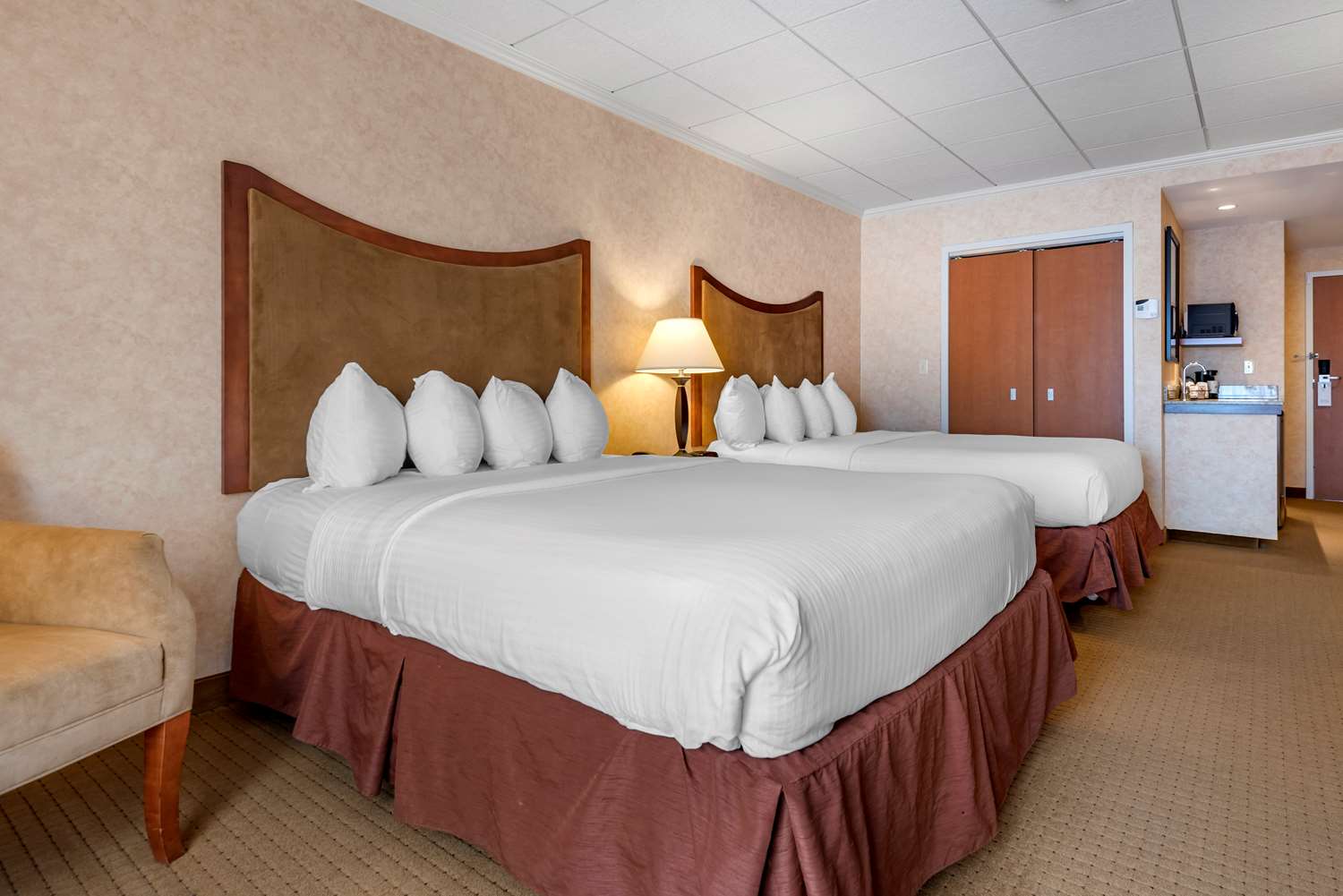 Best Western Plus Oswego Hotel And Conference Center 6/24