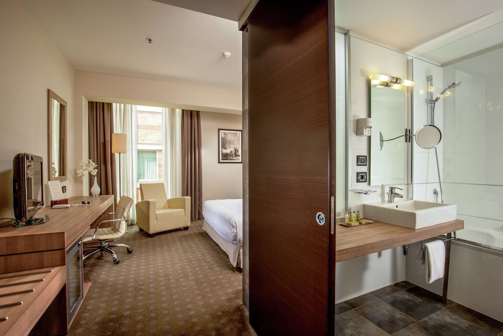 DOUBLETREE BY HILTON MILAN 17/83