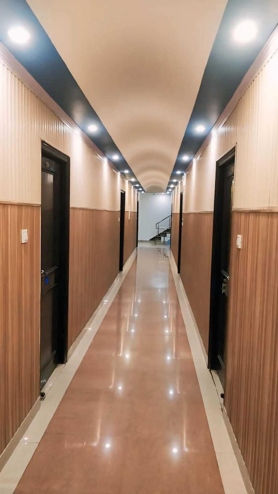 Oyo 1811 Hotel Leisure Palace 15/26