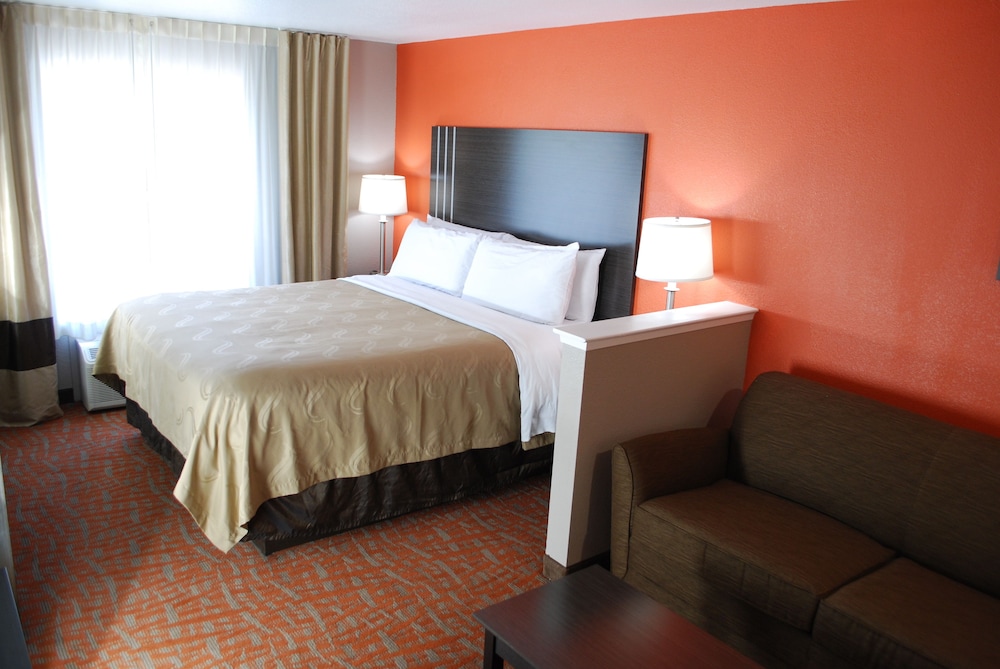 SUITE, KING BED