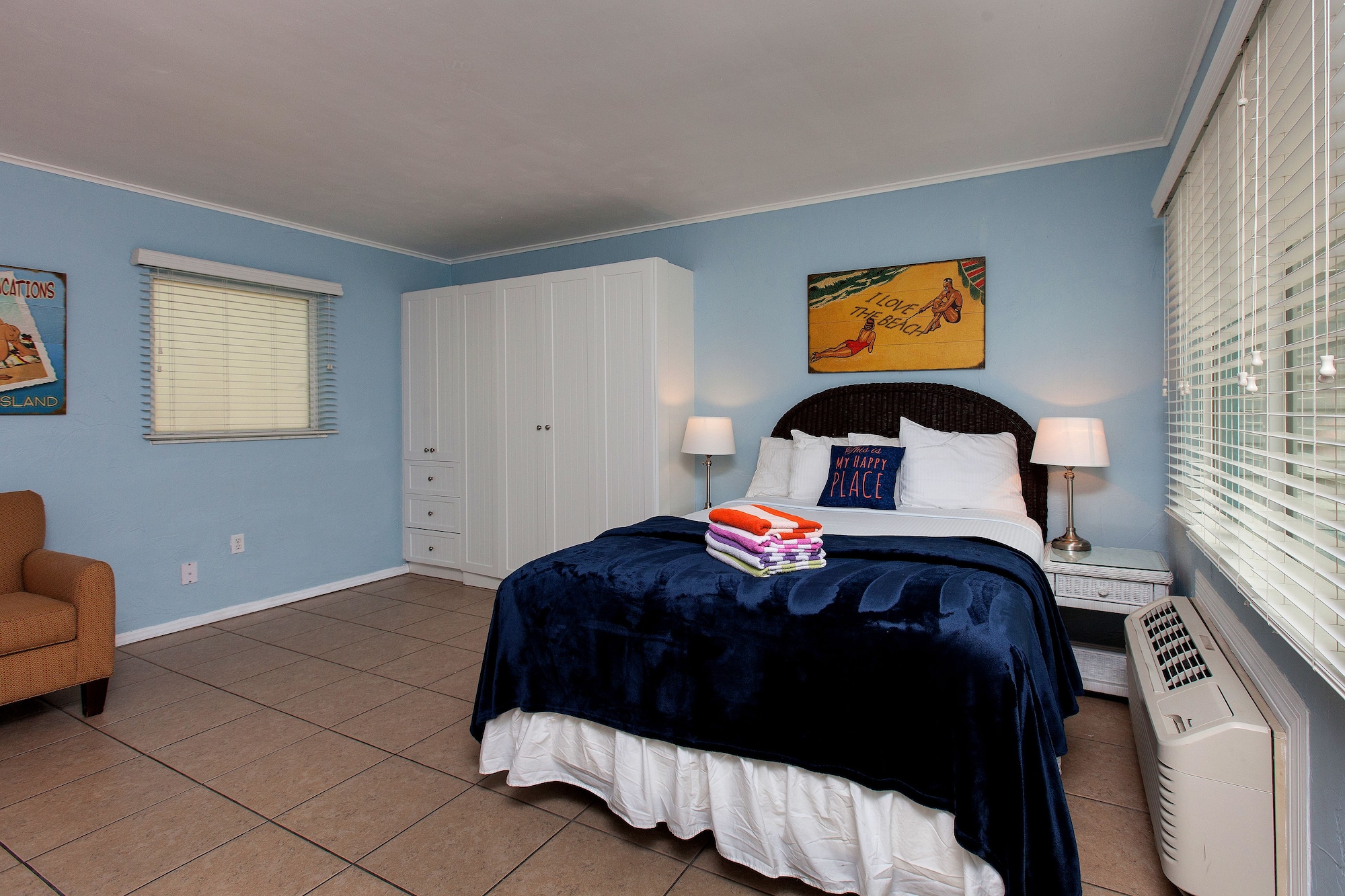 Studio, Murphy Bed, Queen Bed