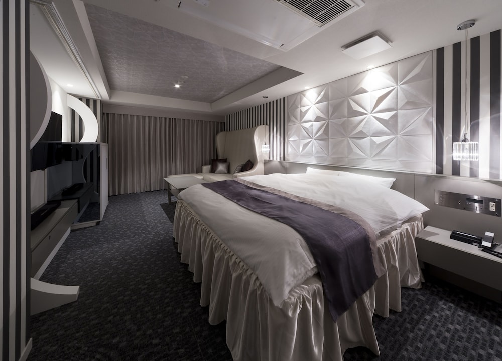 N Hotel 18/58