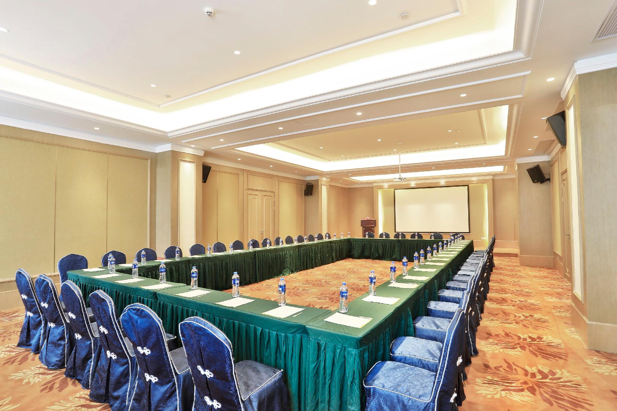 Vienna Hotels Group Zhuhai 46/53
