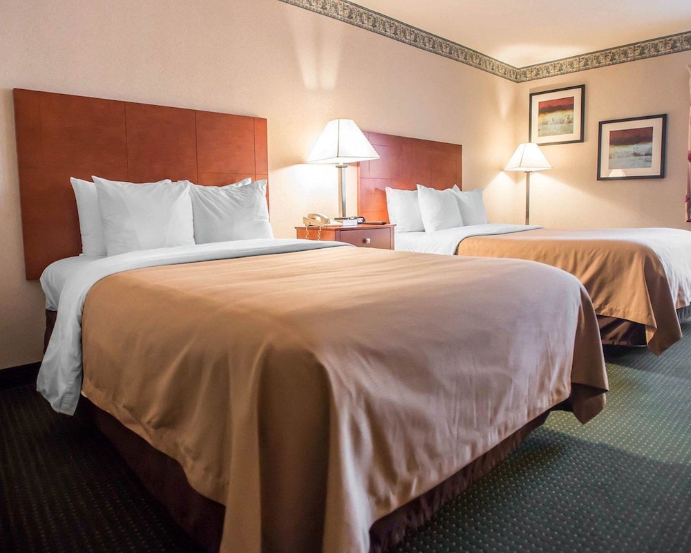 Quality Inn New Columbia-Lewisburg 10/39