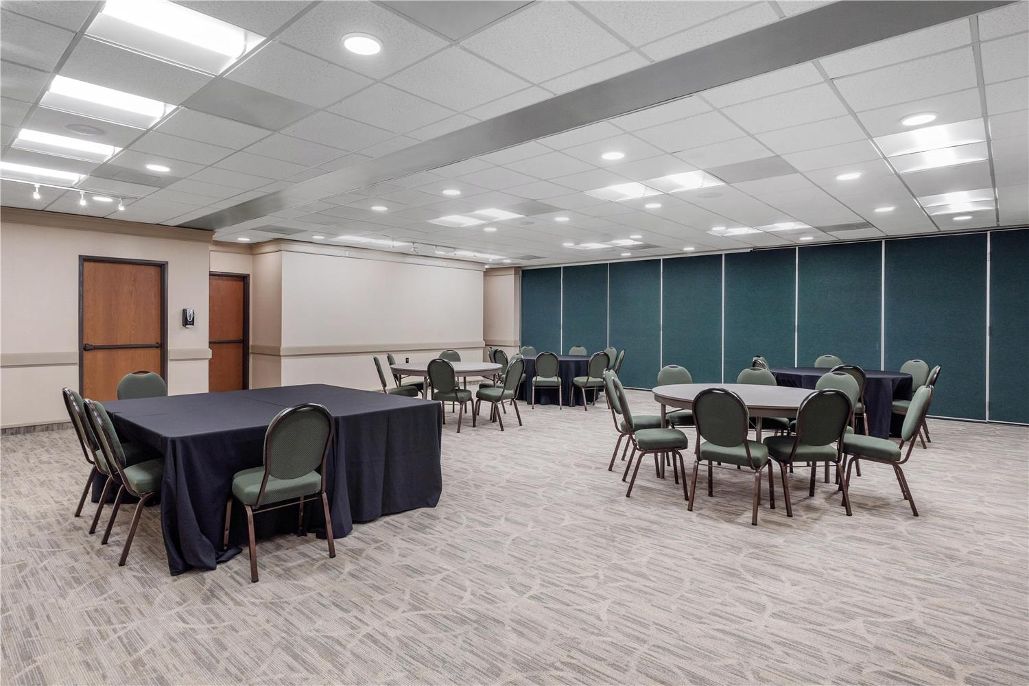 Best Western Plus Oak Harbor Hotel & Conference Center 30/41