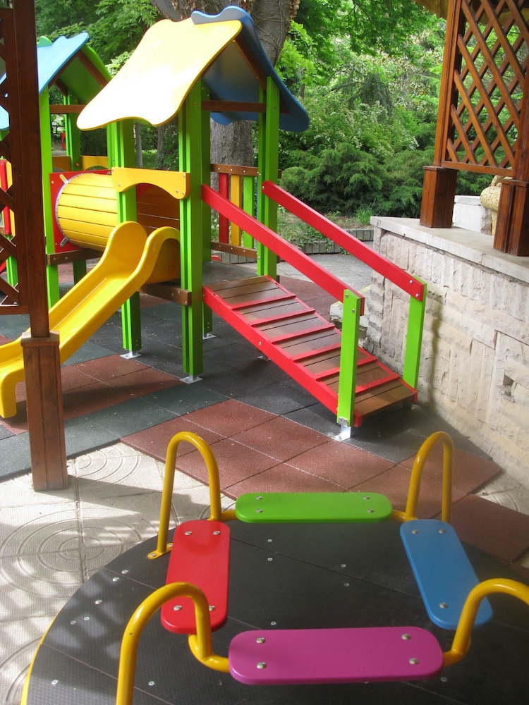 Estreya Park 43/50