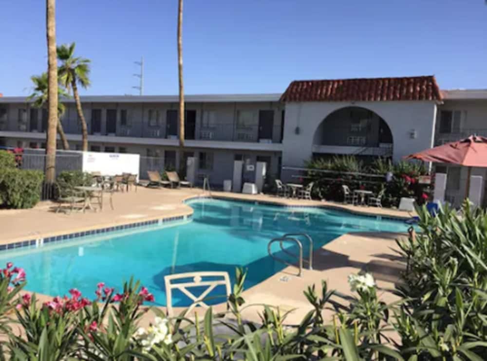 Extend A Suites Phoenix, AZ 5/55