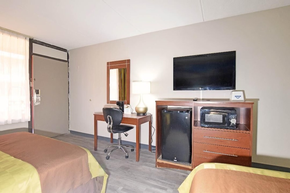 Days Inn by Wyndham Midland 23/25
