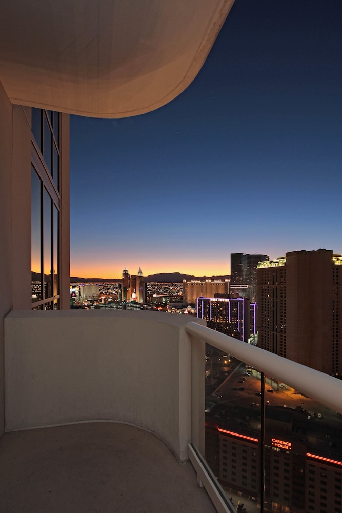 Luxury Suites International At The Signature 63/71