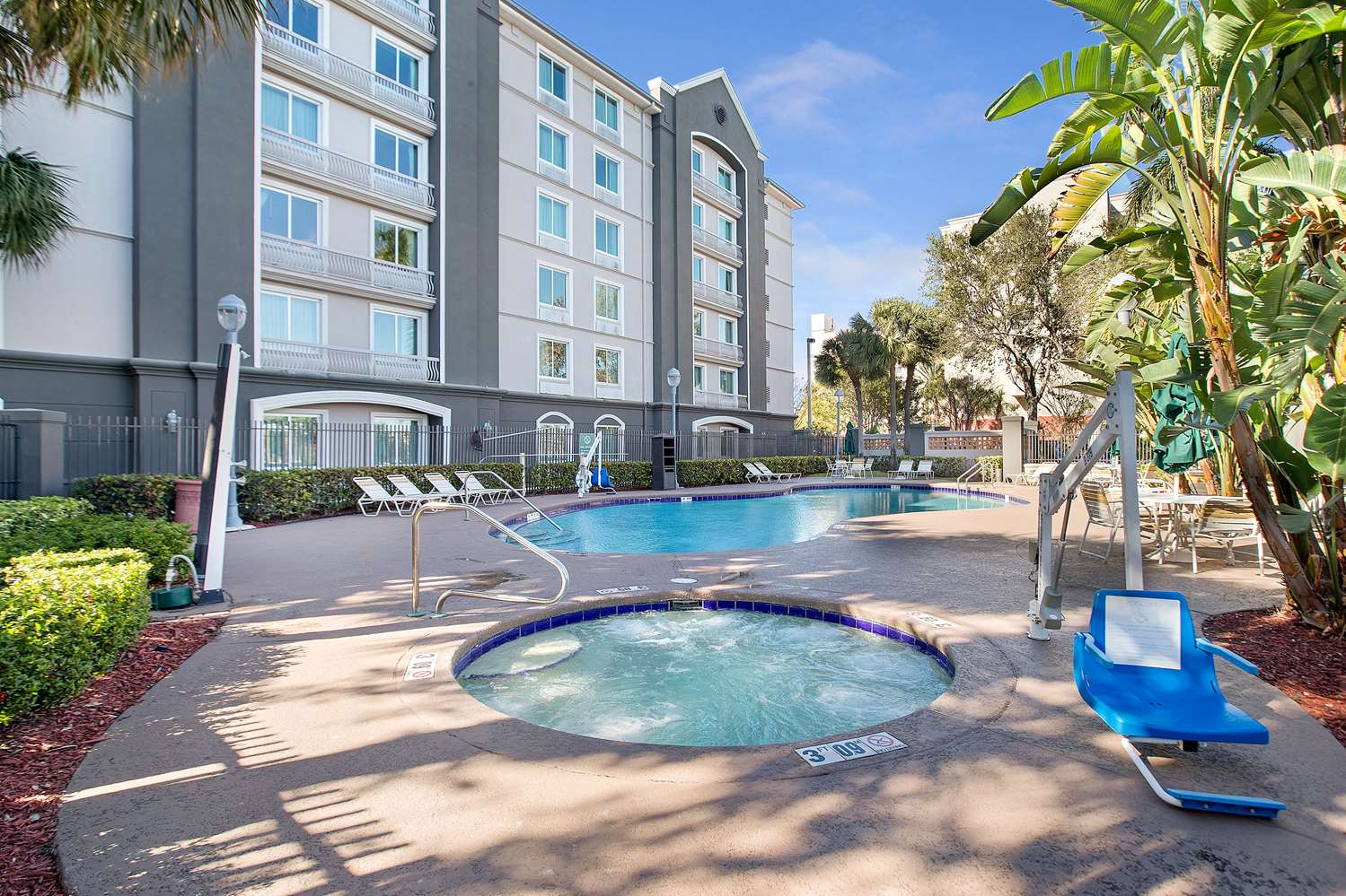 La Quinta Inn & Suites by Wyndham Ft. Lauderdale Airport 38/42
