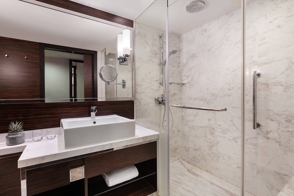 غرفة بسرير كينج بإطلالة على البحر، Hong Kong Skycity Marriott Hotel 5/6