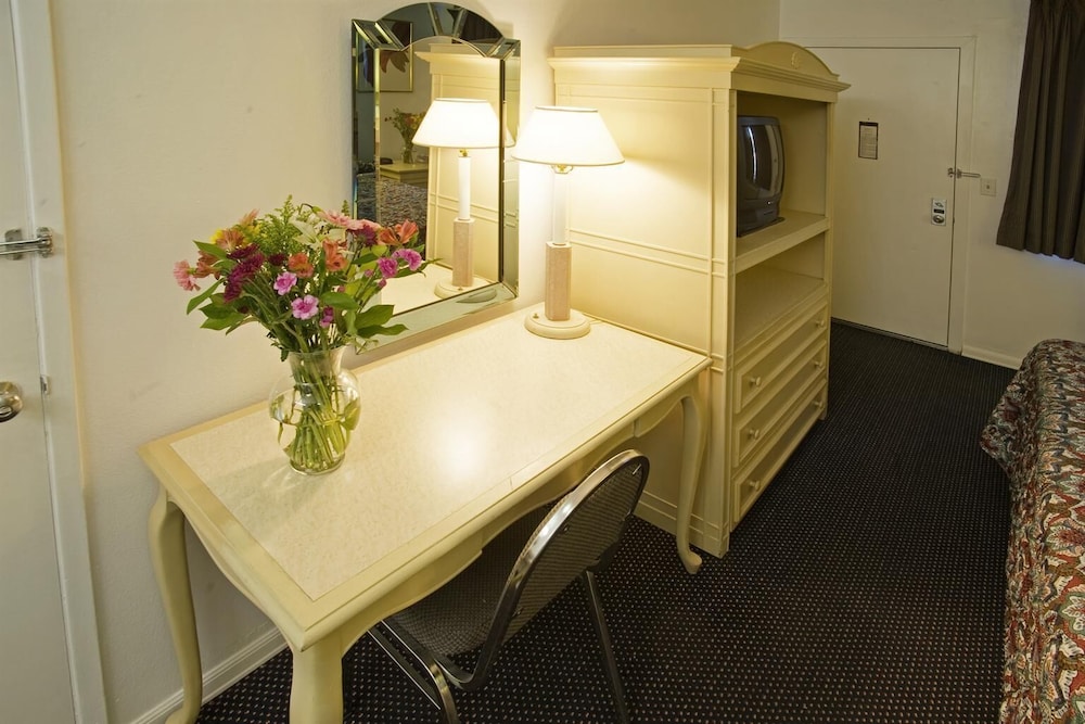 Americas Best Value Inn Thousand Oaks 14/21