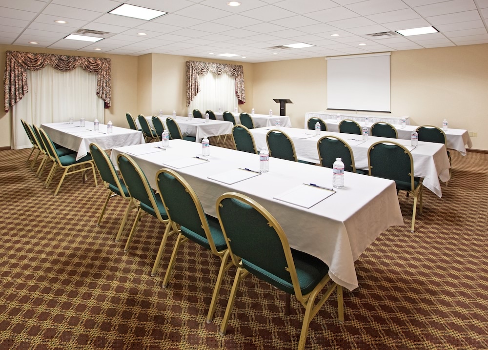 Holiday Inn Express Hotel And Suites Franklin Oil City 48/48