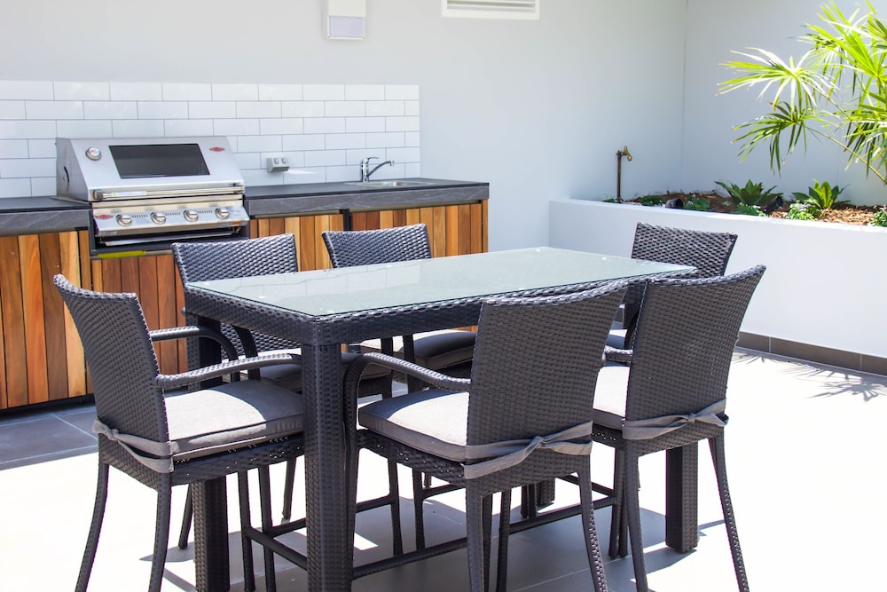 Synergy Broadbeach 38/52