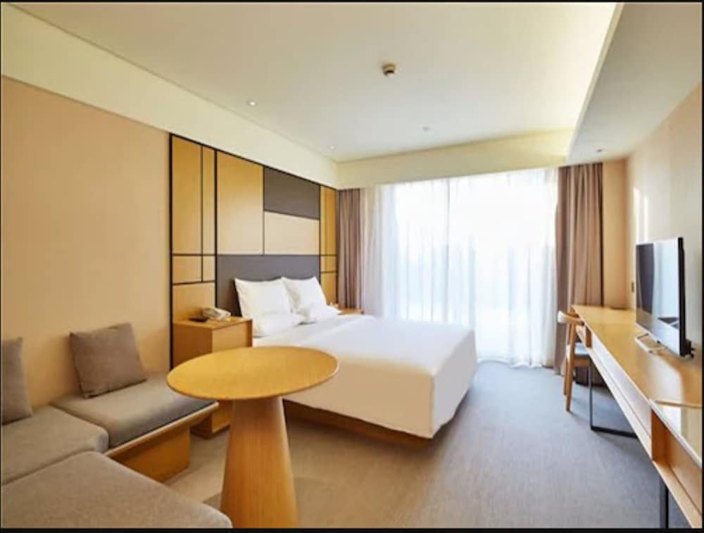 2000 Hotel 8/50