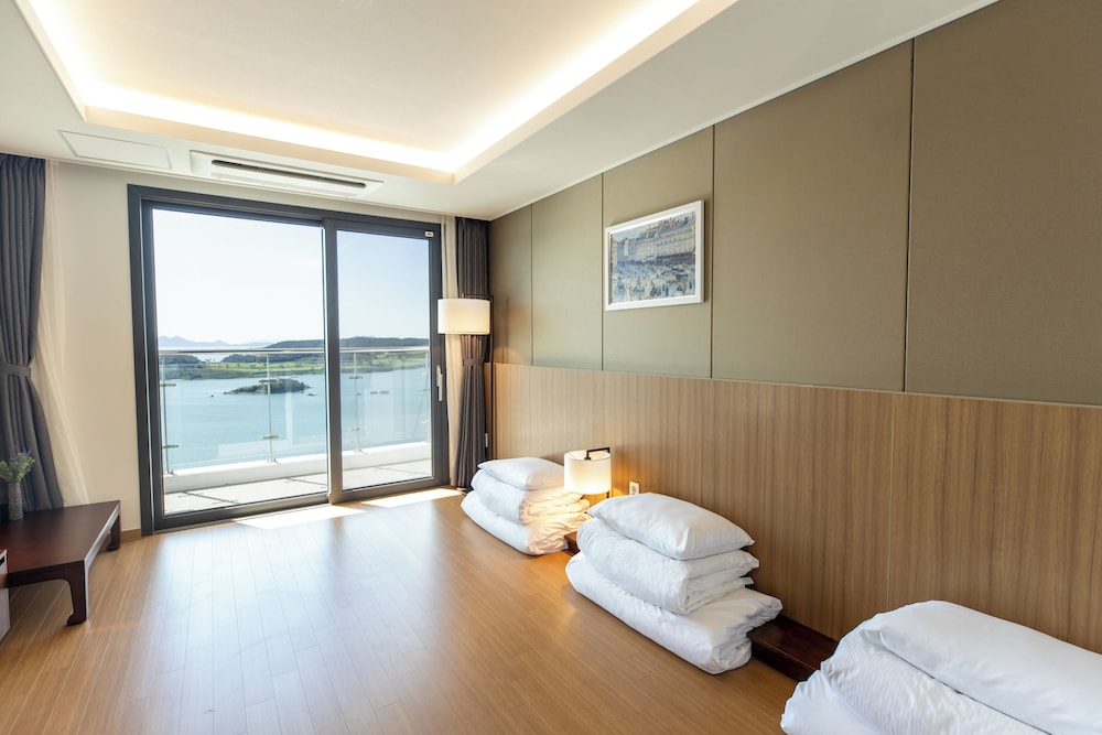Ramada Plaza by Wyndham Dolsan Yeosu 33/64