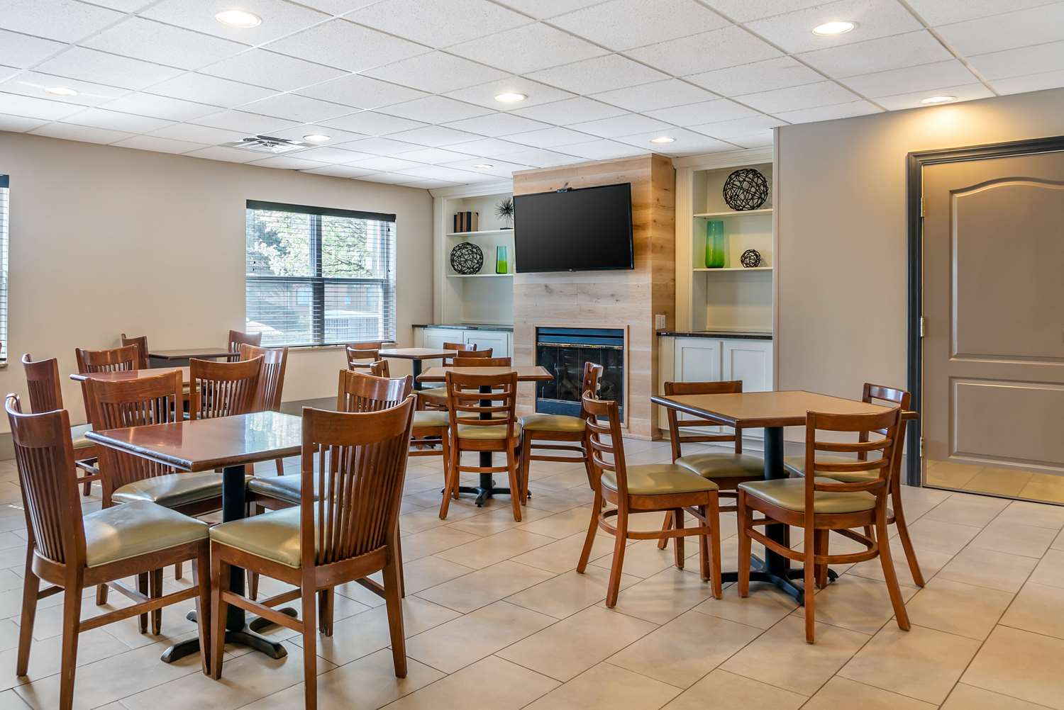 Country Inn & Suites by Radisson, Rossford - Toledo South 20/28