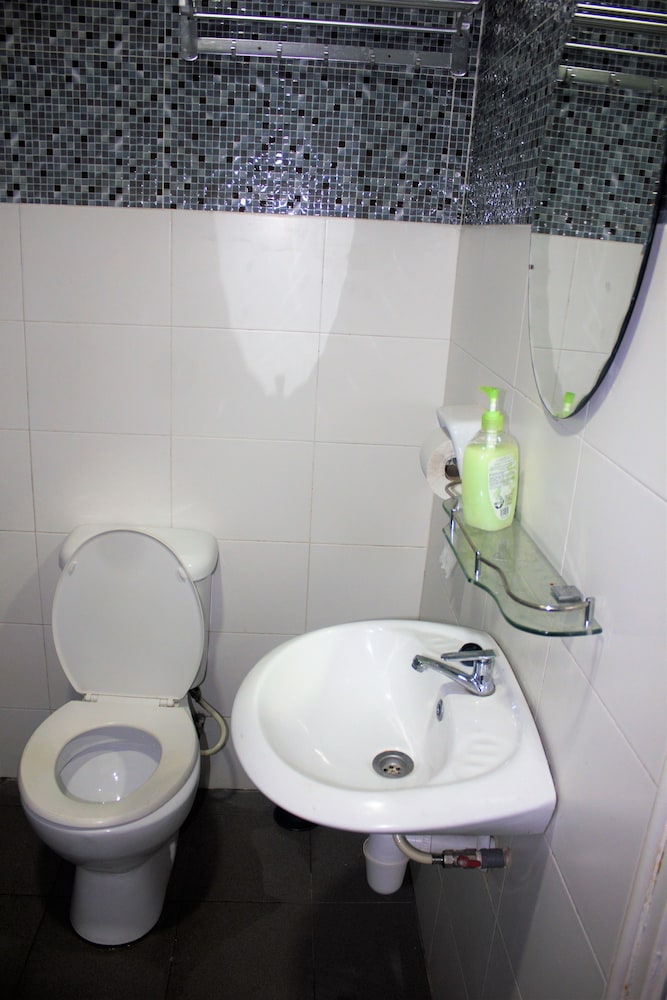 Aeon Tebrau Homestay & Hotel 24/62