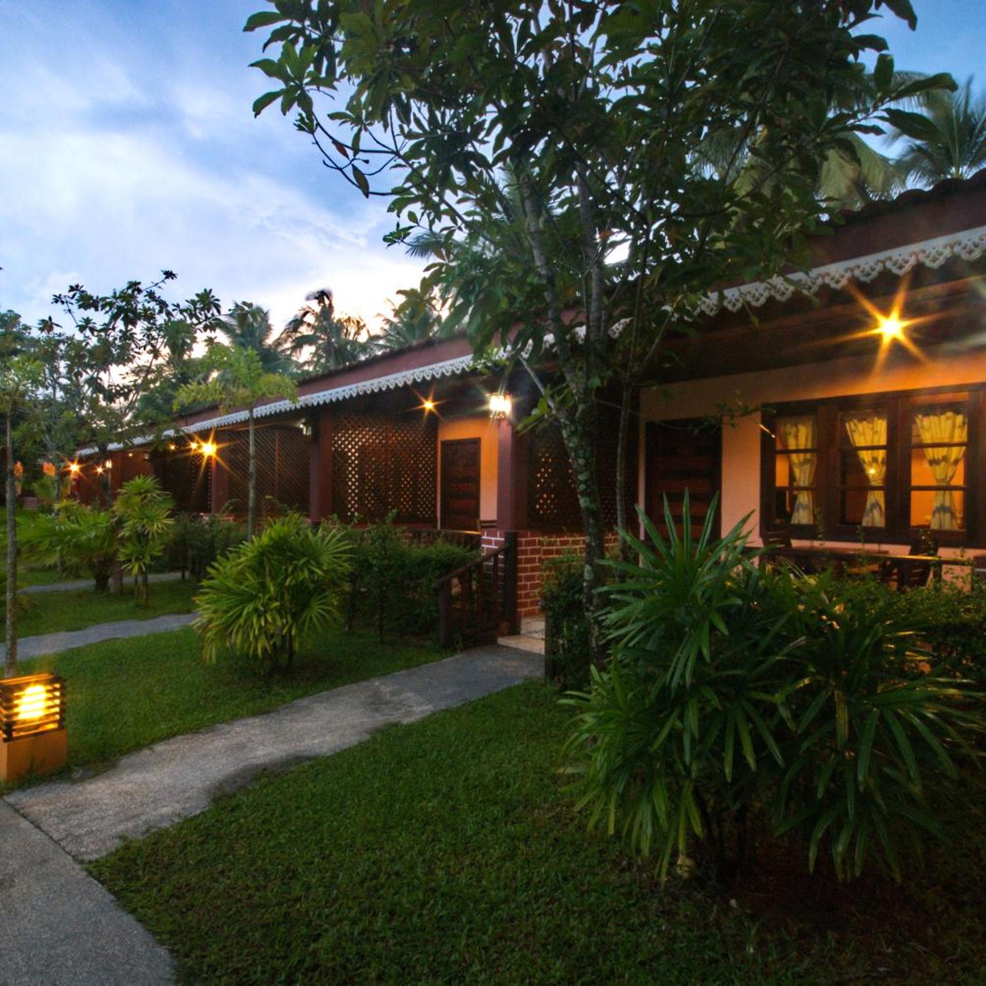 Sangsawan Palace Khaolak Hotel 8/98