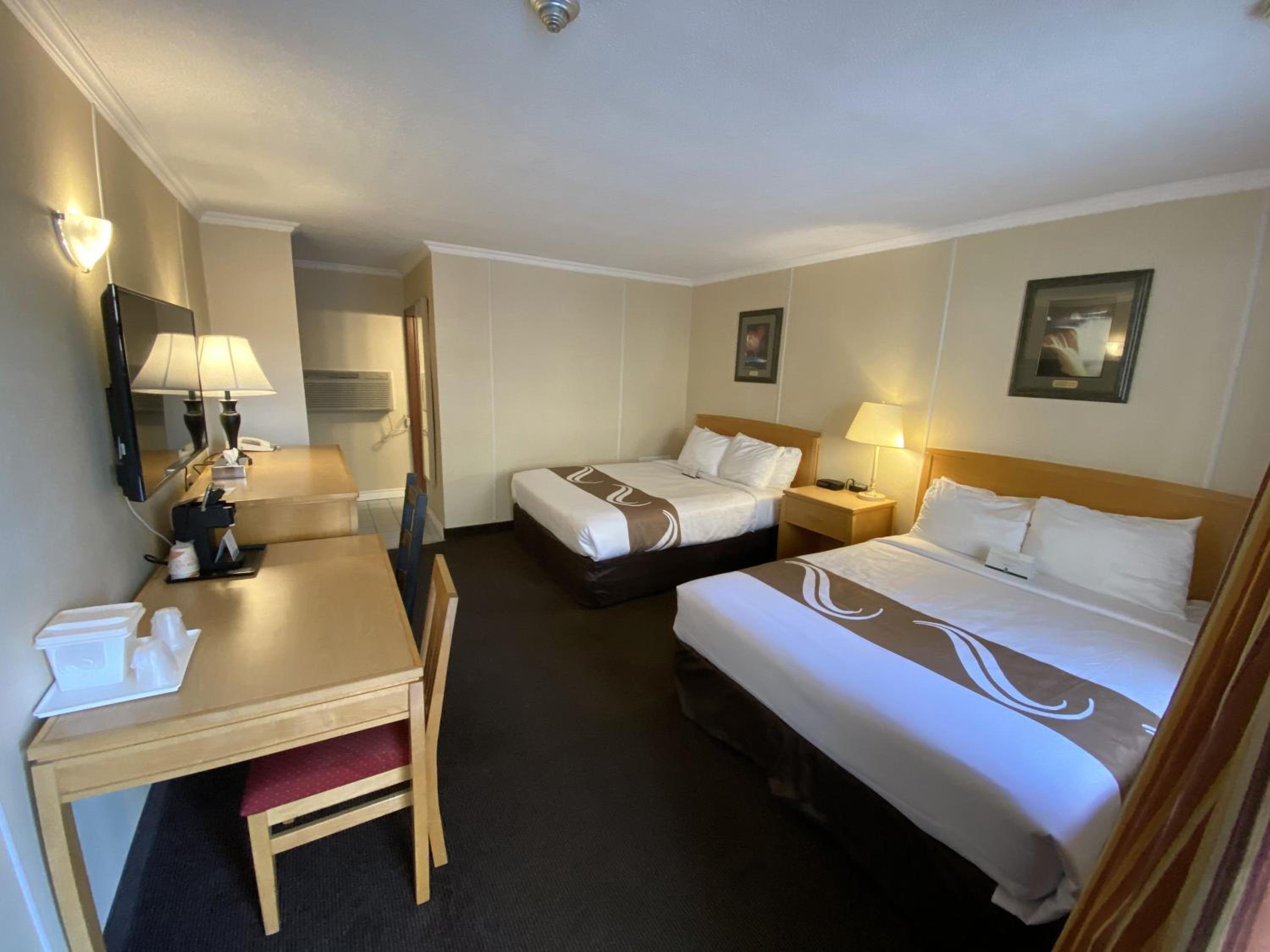 Room, 2 Queen Beds, Exterior Building