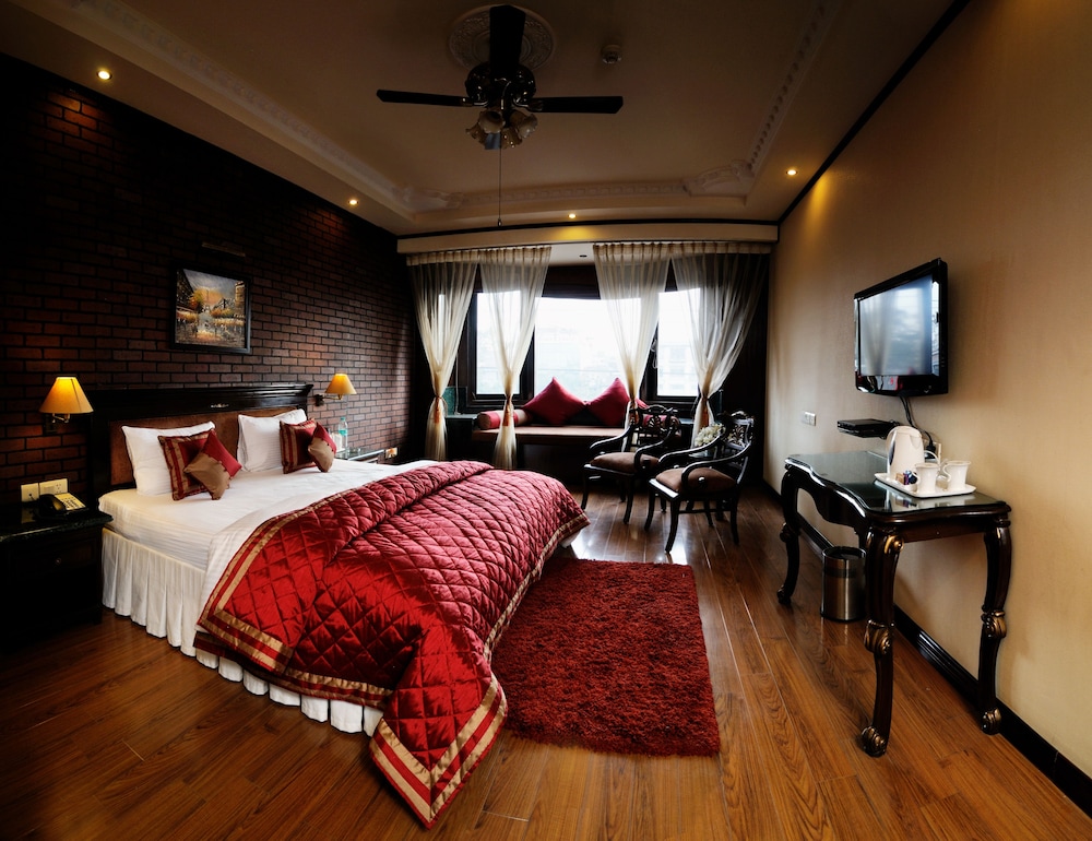Diplomat Residency 16/46