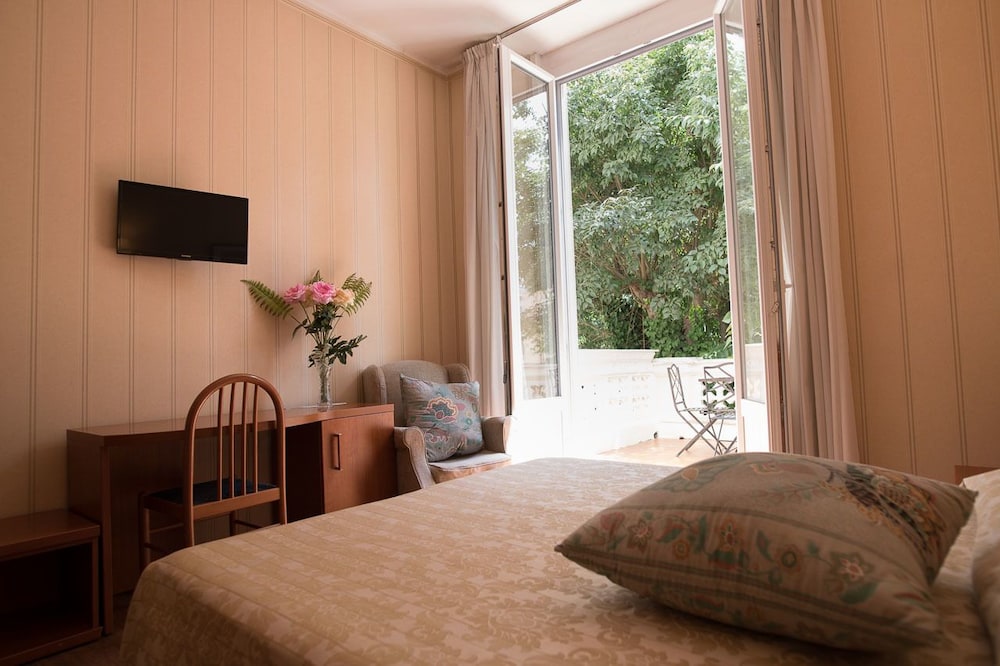 Hotel Villa Delle Rose 29/78