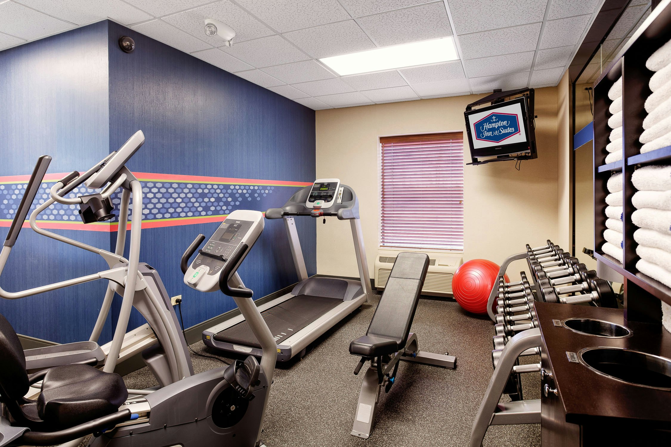 Hampton Inn Suites Addison 33/58