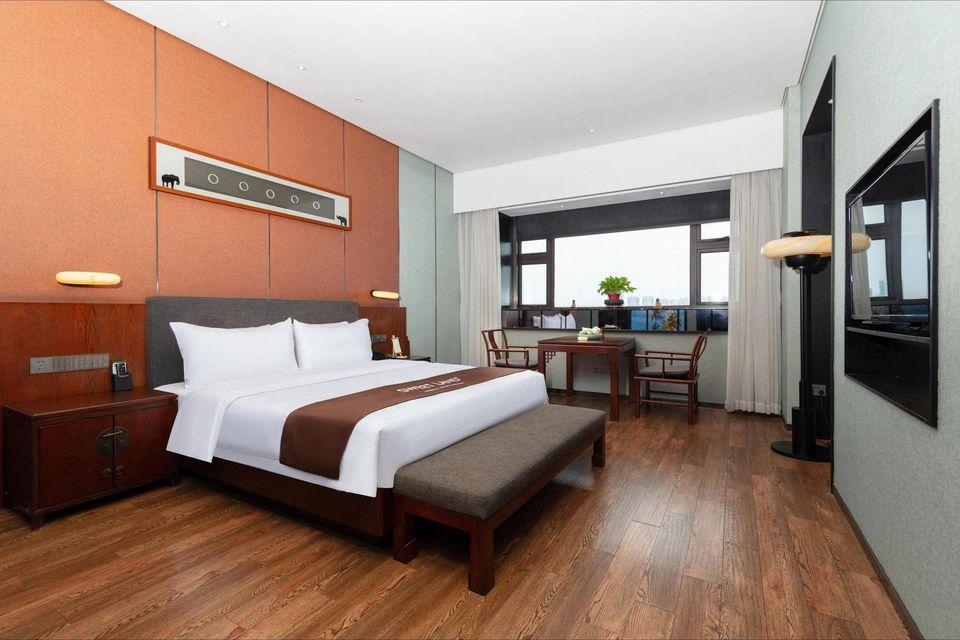 Lanai, Double Bed