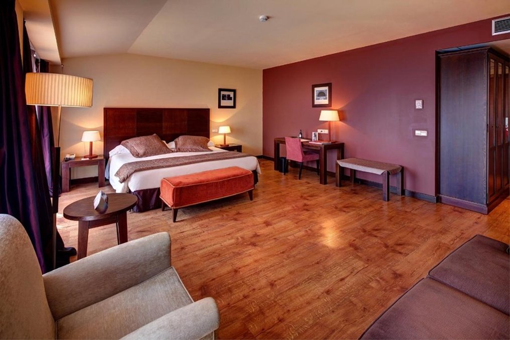 Gran Hotel Ciudad De Barbastro 8/28